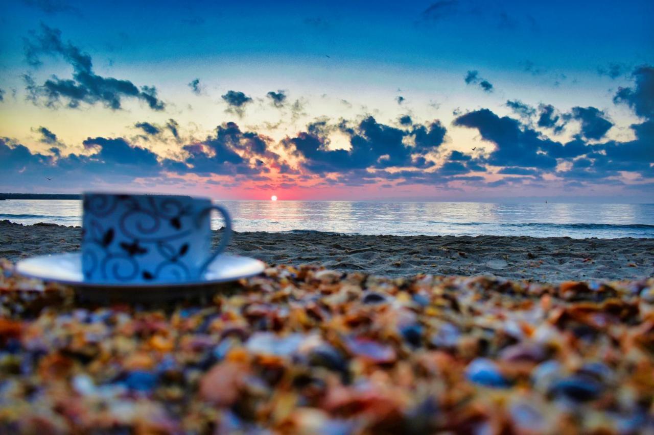 Апартаменты Sunrise By The Sea Констанца Экстерьер фото